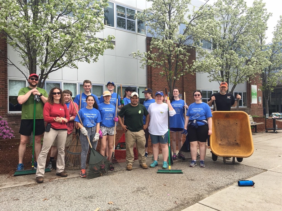 SeniorDayLandscaping2