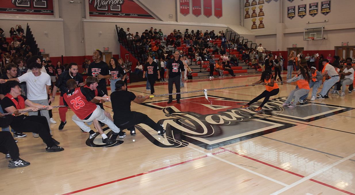 classes play tug of war