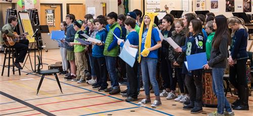 Sakai students perform. 