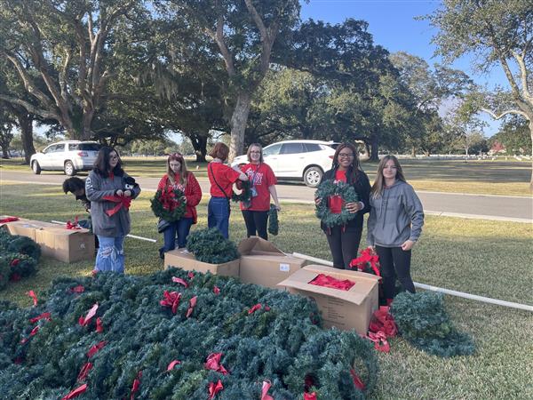 Biloxi Jr. Beta Wreaths