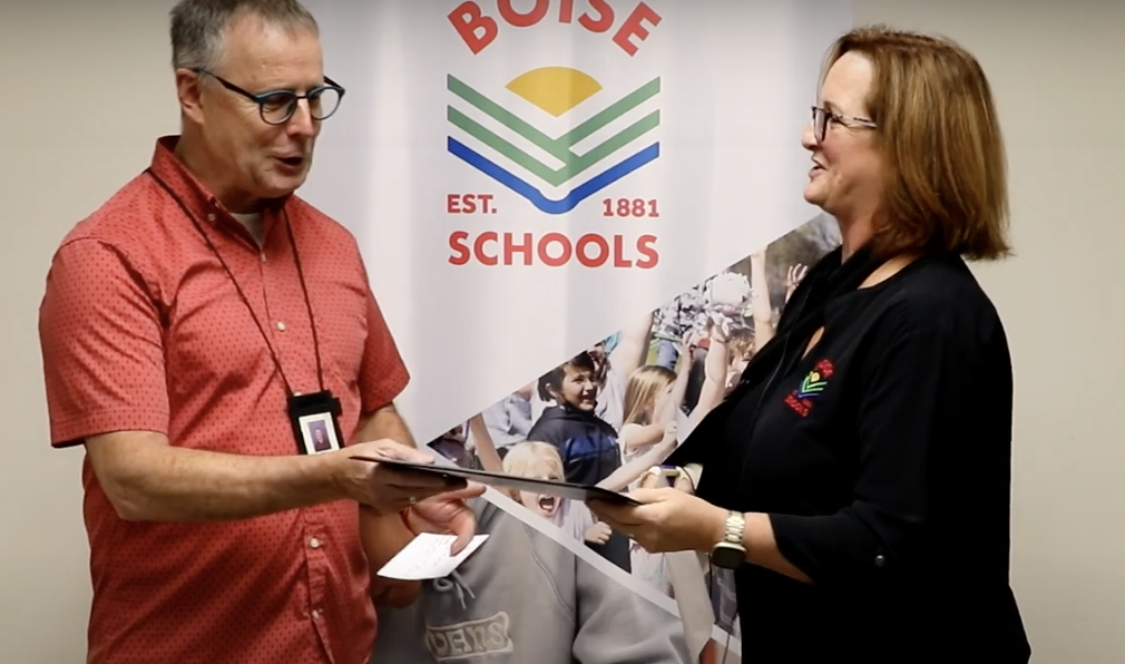 This is the image for the news article titled Red & Golden Apple Award Recipients for December 2022 This is the image for the news article titled Red & Golden Apple Award Recipients for December 2022