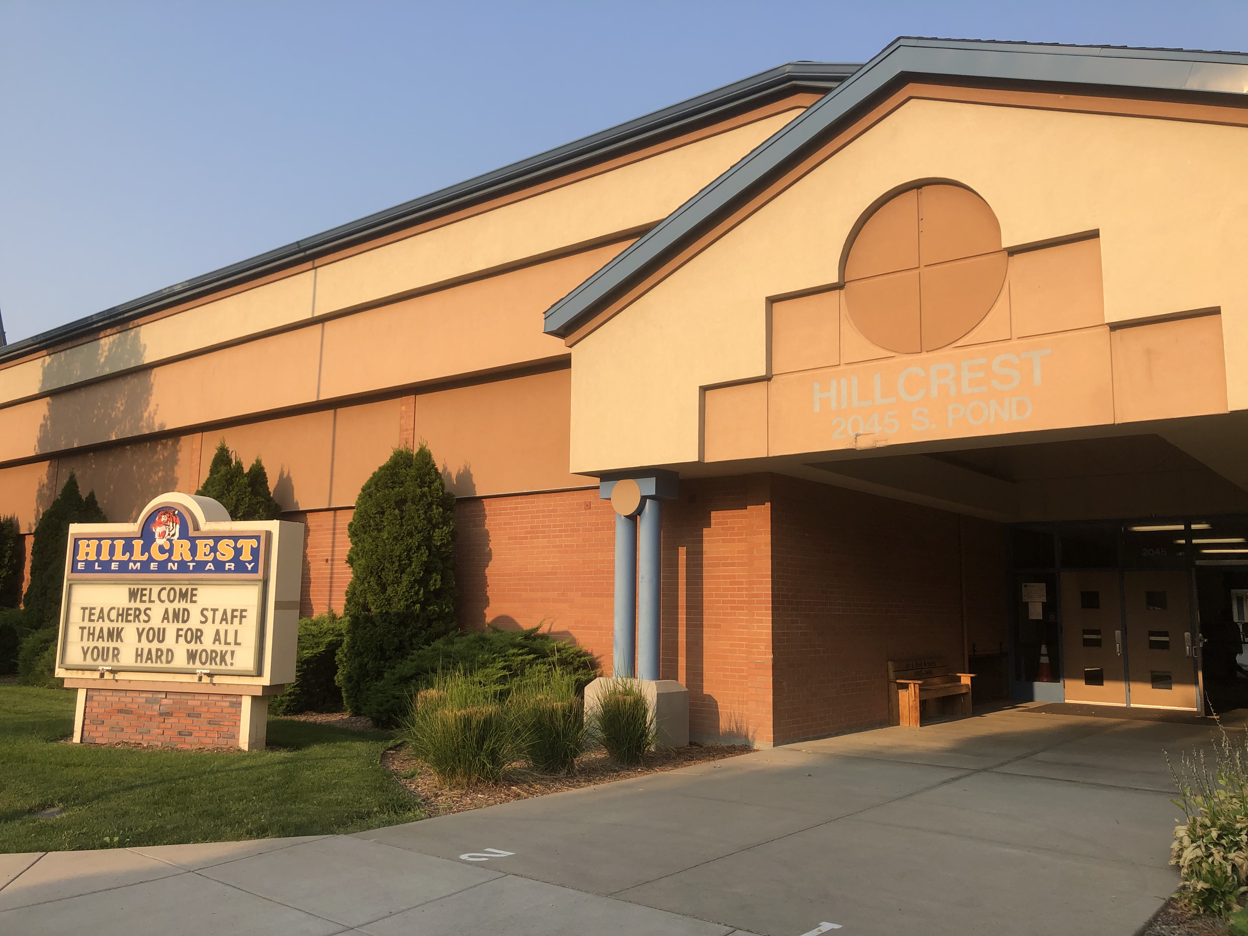 Photo of the front of Hillcrest Elementary Photo of the front of Hillcrest Elementary