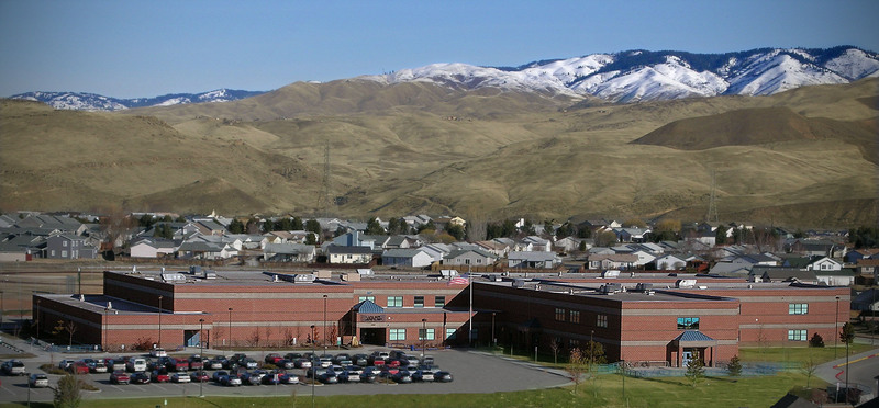 Les Bois Junior High Scenic Picture