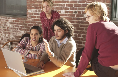 students using laptop 