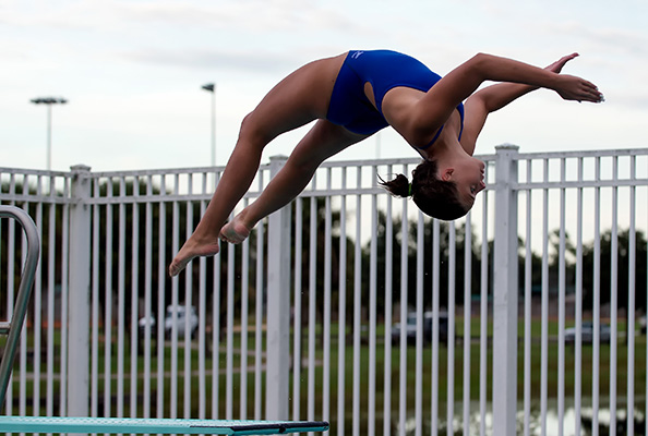 girls diver in action