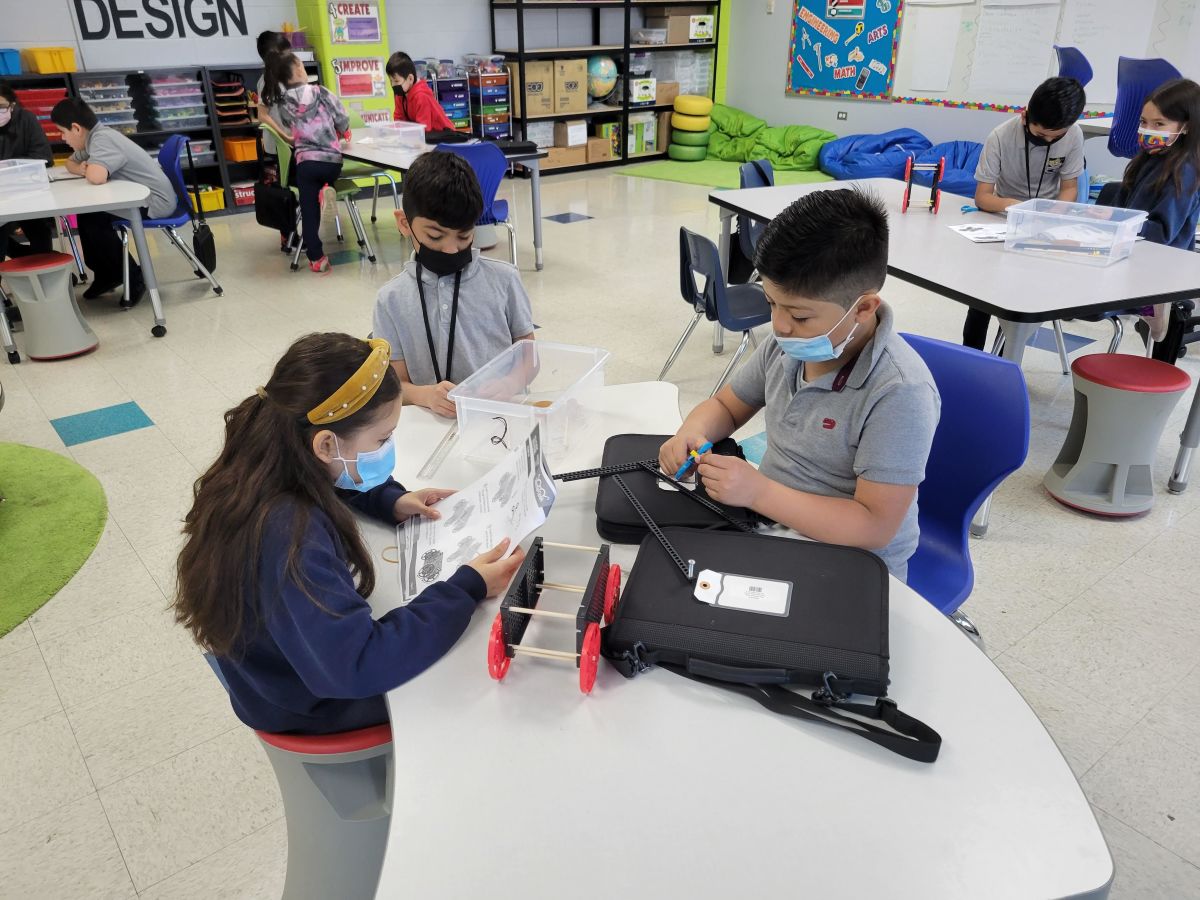 3rd Grade STEAM Students Are Mechanical Engineers