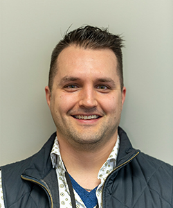 Photo of Alex Richmond in front of a tree