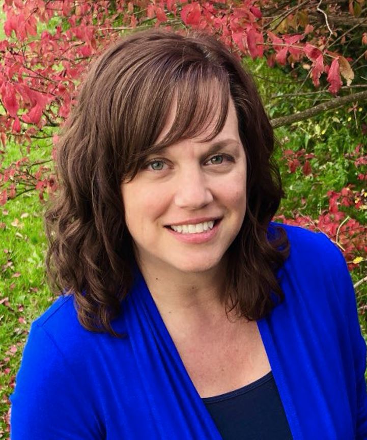 Photo of Shelley Majka in front of colorful tree