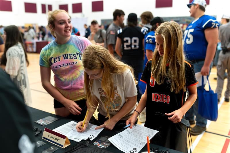 Students interact with industry reps at the Manufacturing Expo
