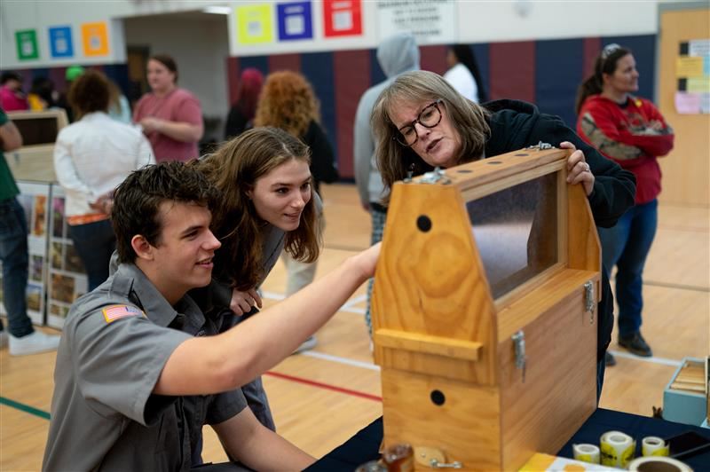 Students learn about honeybees at the Agriculture expo