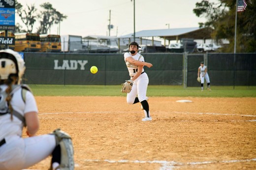 Kaylin Smith pitching during game
