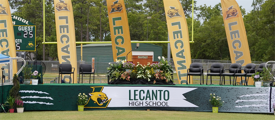 LHS Banners on Graduation Day