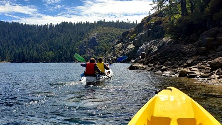 Kayaking in Pinecrest Lake