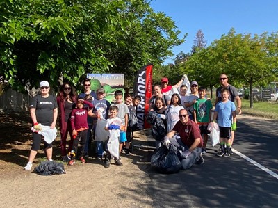 Leadership students and family doing clean up 