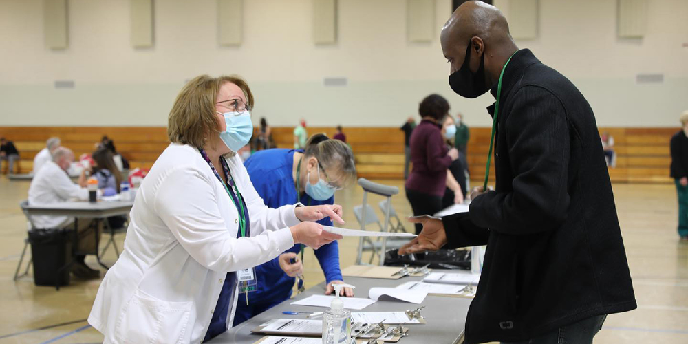 nurse serving in covid clinic