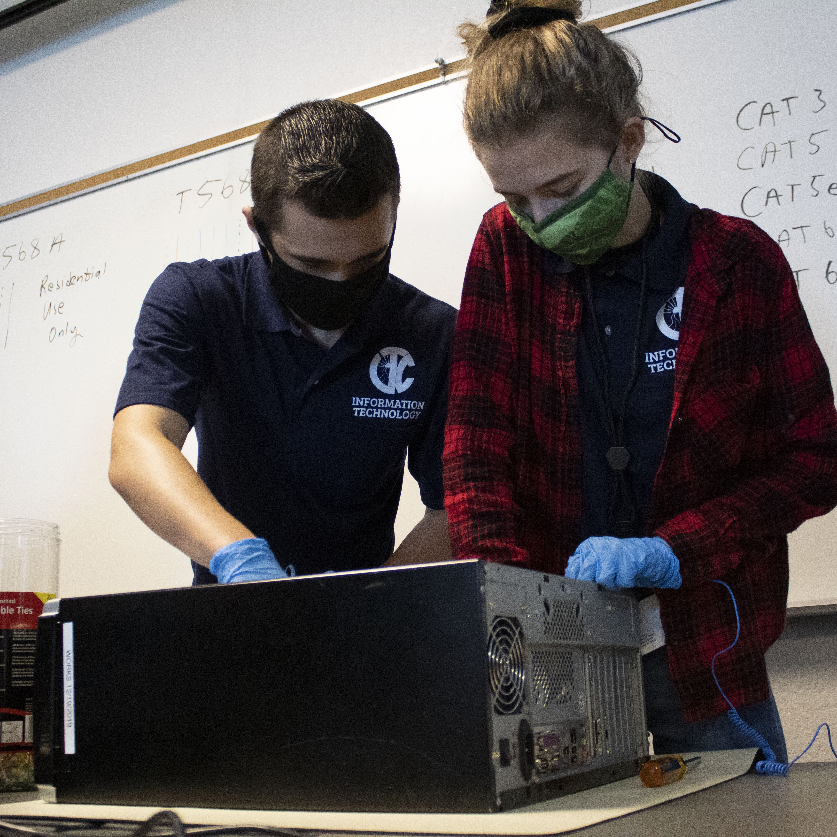 students building a computer during class