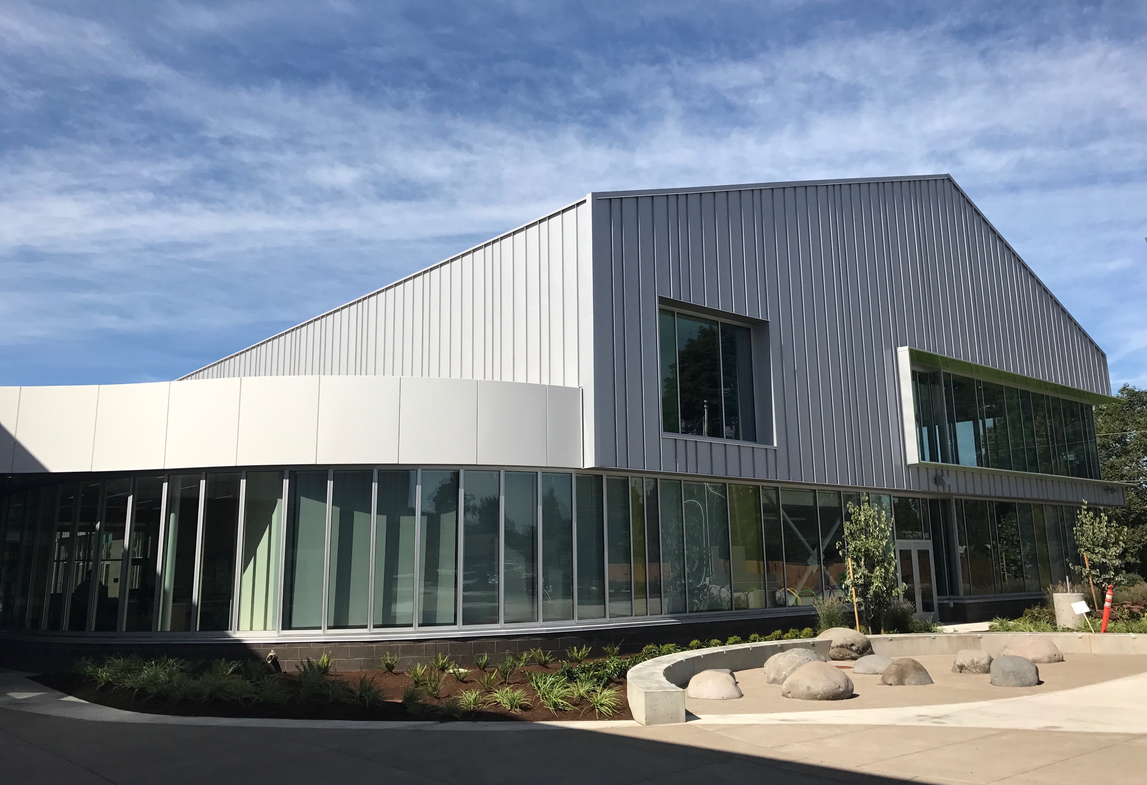 Front of River Road El Camino del Río Elementary School