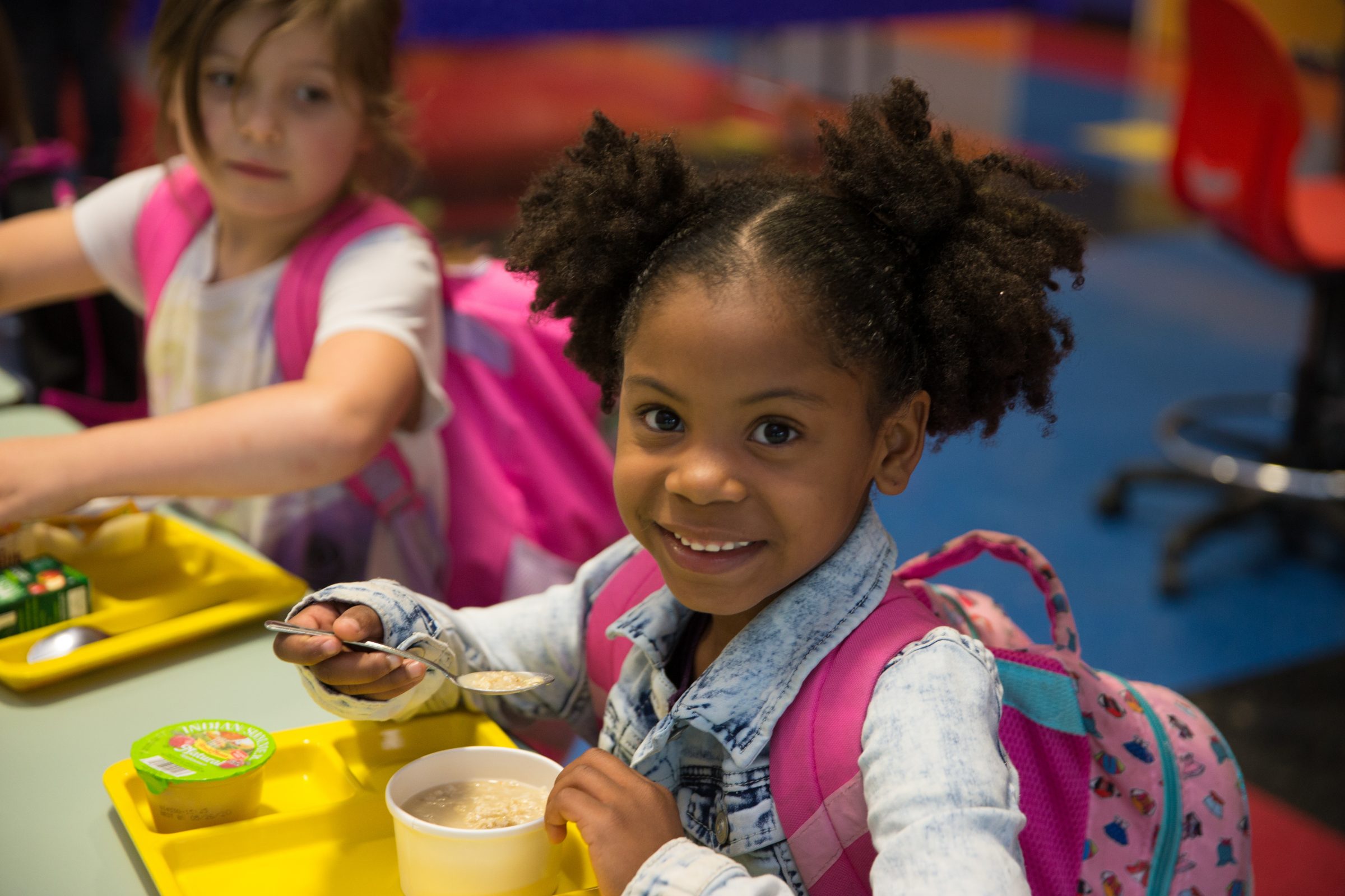 4J elementary school student eating breakfast in 2019. (Photo by Chris Pietsch)