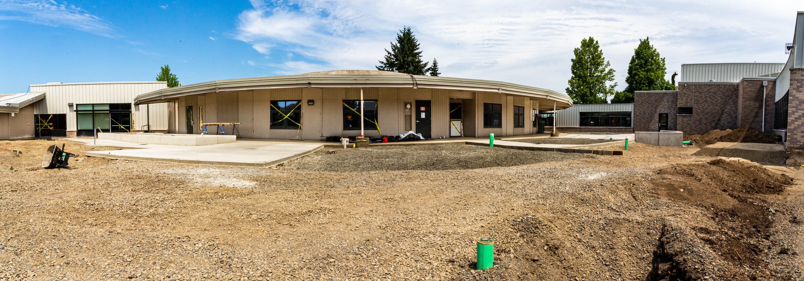 Gilham construction: courtyard construction is progressing quickly.