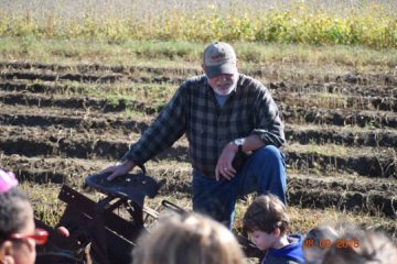 Bob Chase speaks to students at Chase Farms