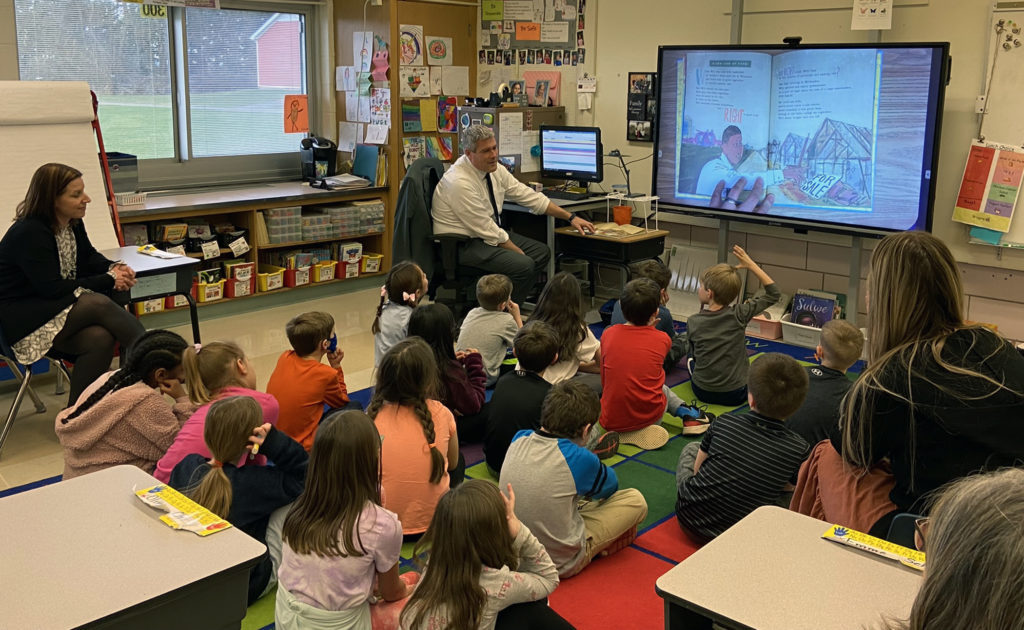 Bello Reading To Students