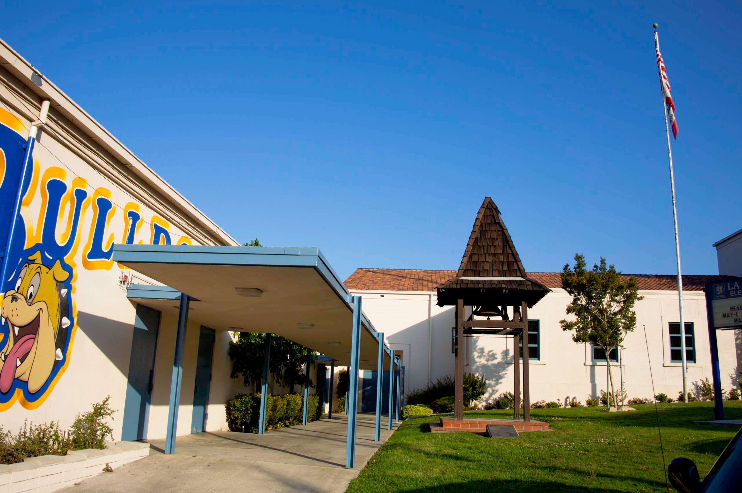 La Crescenta School Pic 