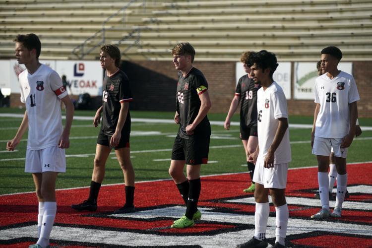 Glynn\'s Jonas Coyle, middle, waits on the ball to be thrown in.