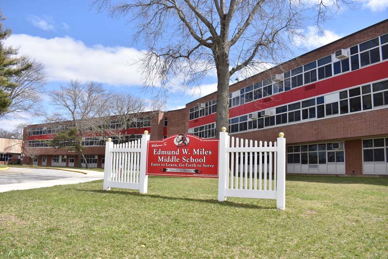 Exterior photo of school building