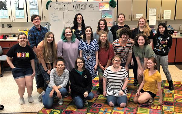 2019 NAHS students teaching art at Crestline