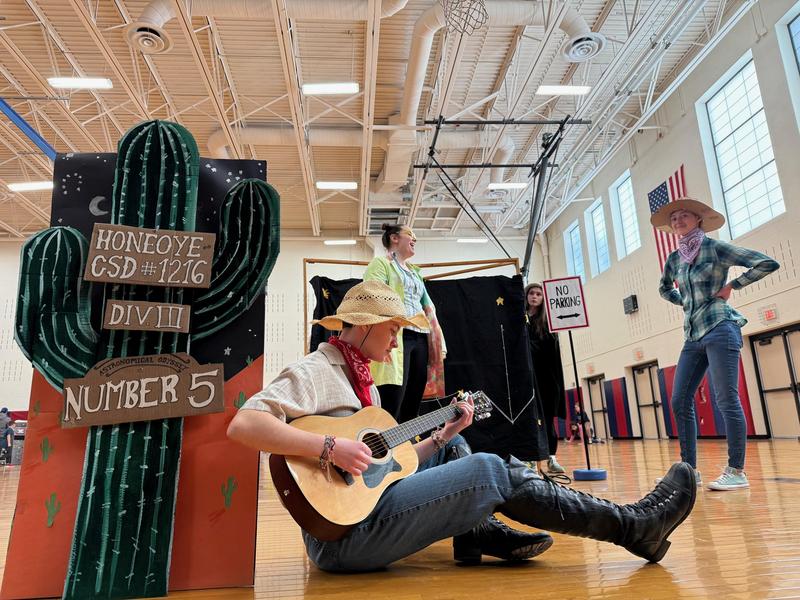 photo of students at Odyssey of the Mind