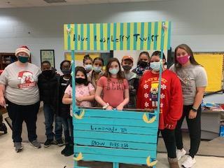 DuPont Students and Staff with Lemonade Stand