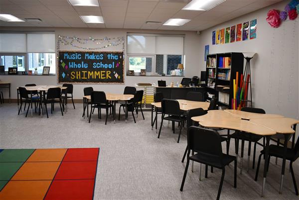 Classroom with colorful rug and tables and chairs