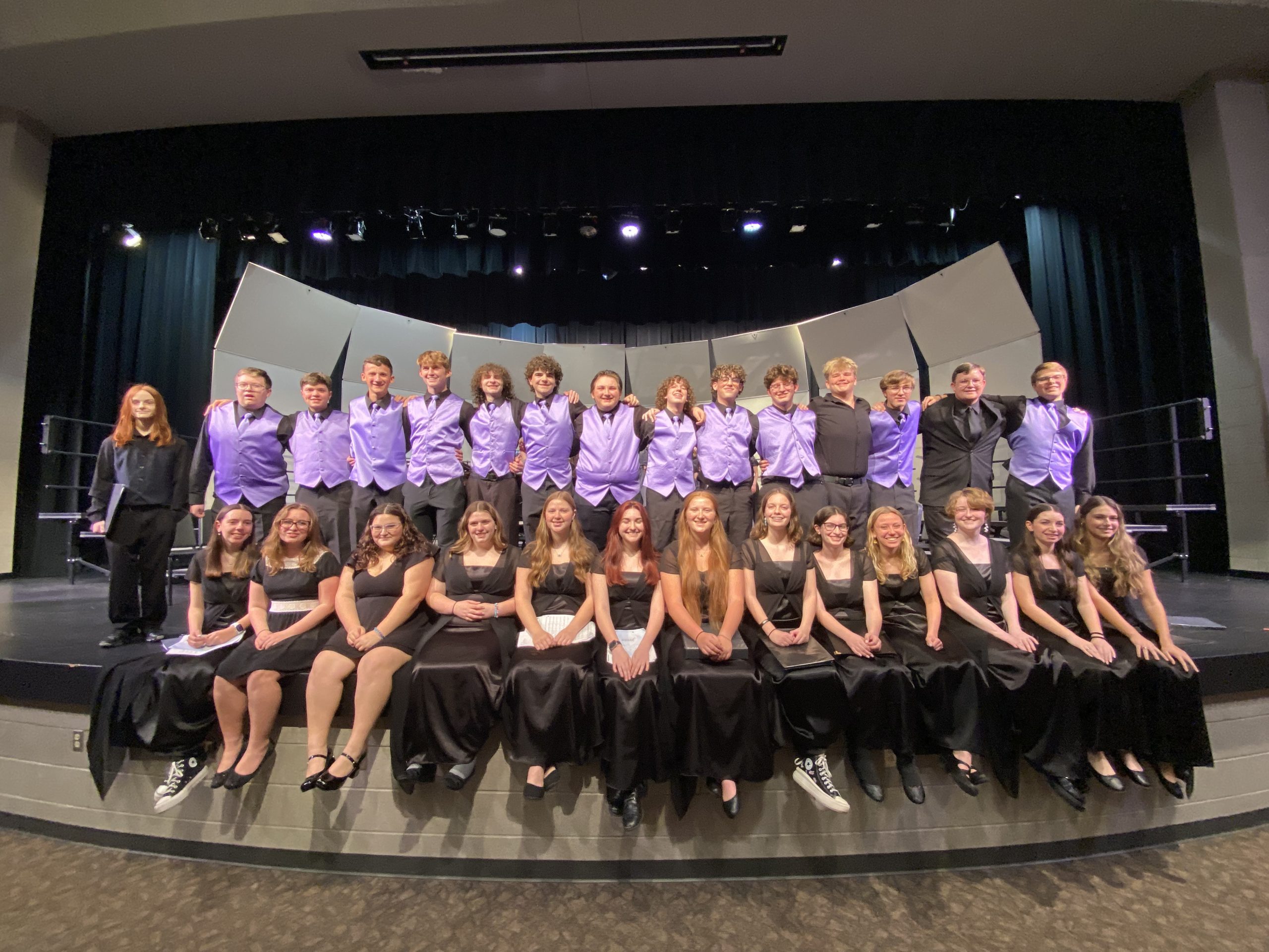 The Kearney Junior High and Kearney High School choir performed well at districts.