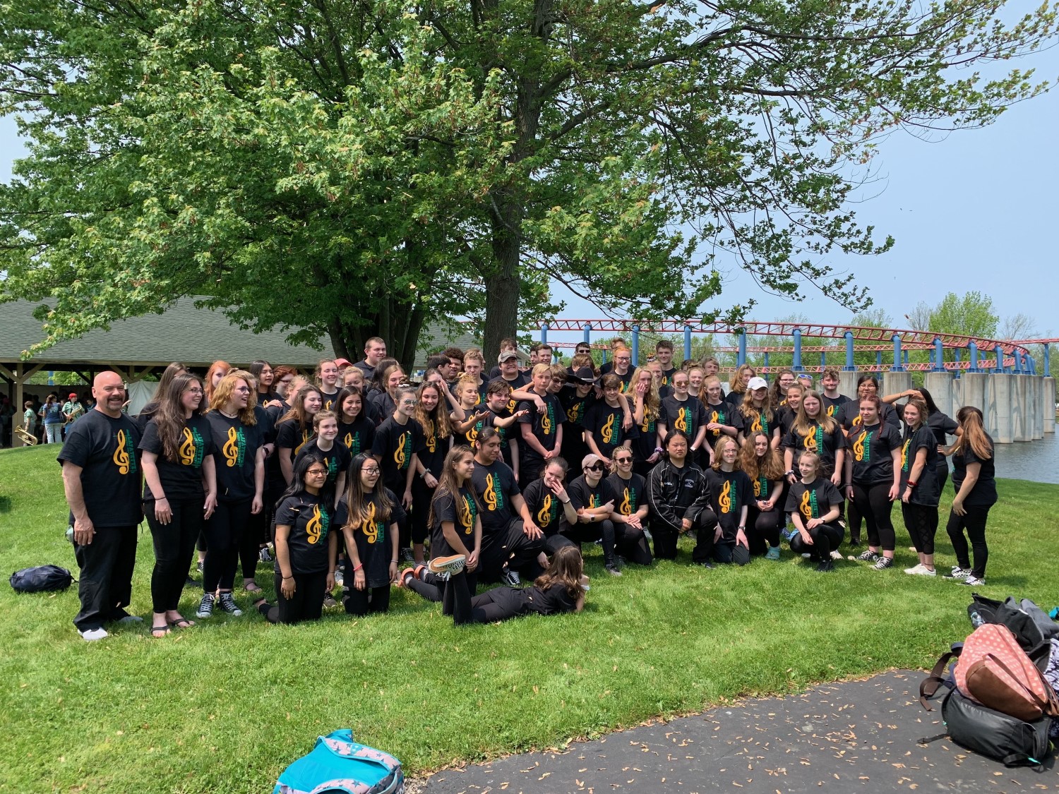 band and chorus members take group photo