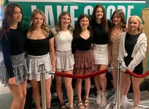 7 girls dressed to impress