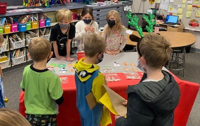 Clases de segundo grado en Market Day