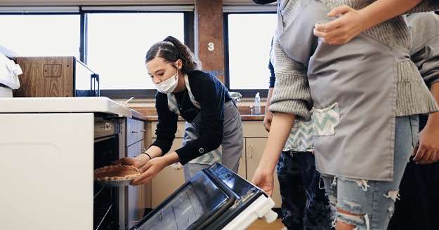 Student Pie Labs contribute to community dinner