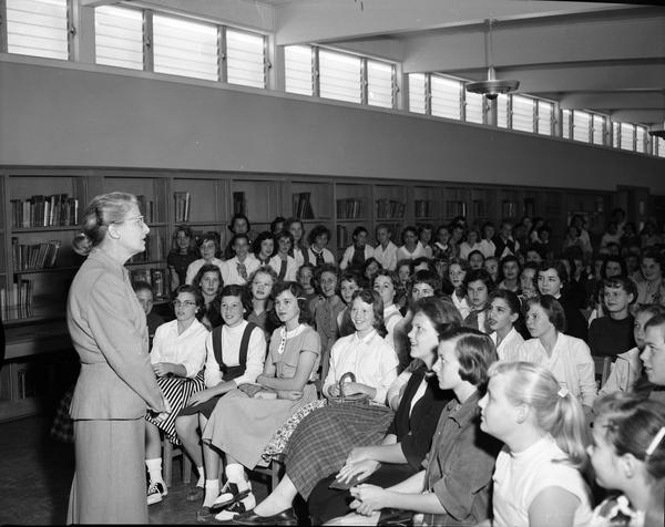Cobb Students in Library (1957)