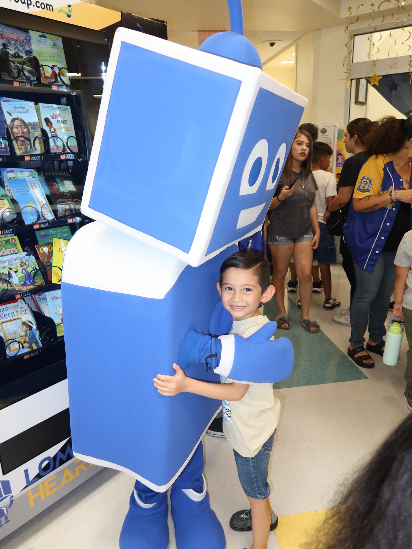 We were so happy to see all the smiling faces at our Meet the Teacher event! 😊📚 It was a great kickoff to the school year, and we can’t wait to welcome everyone back on the first day! 🎉🚌
Plus, we had a special surprise visit from our favorite robot friend—Cody the Mascot! 🤖💙 #BackToSchool #MeetTheTeacher #CodyTheRobot #SchoolSpirit