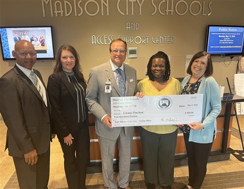 Uloma Pinchon, Staff Member of the Year for the Central Office