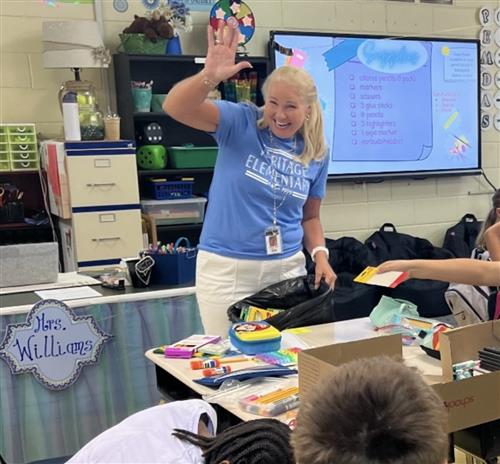 tteacher waving to class