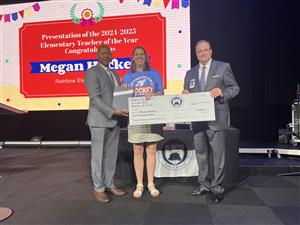 megan hockey with award