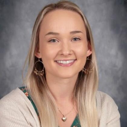 Photo of Ms. Lauren Kneidinger