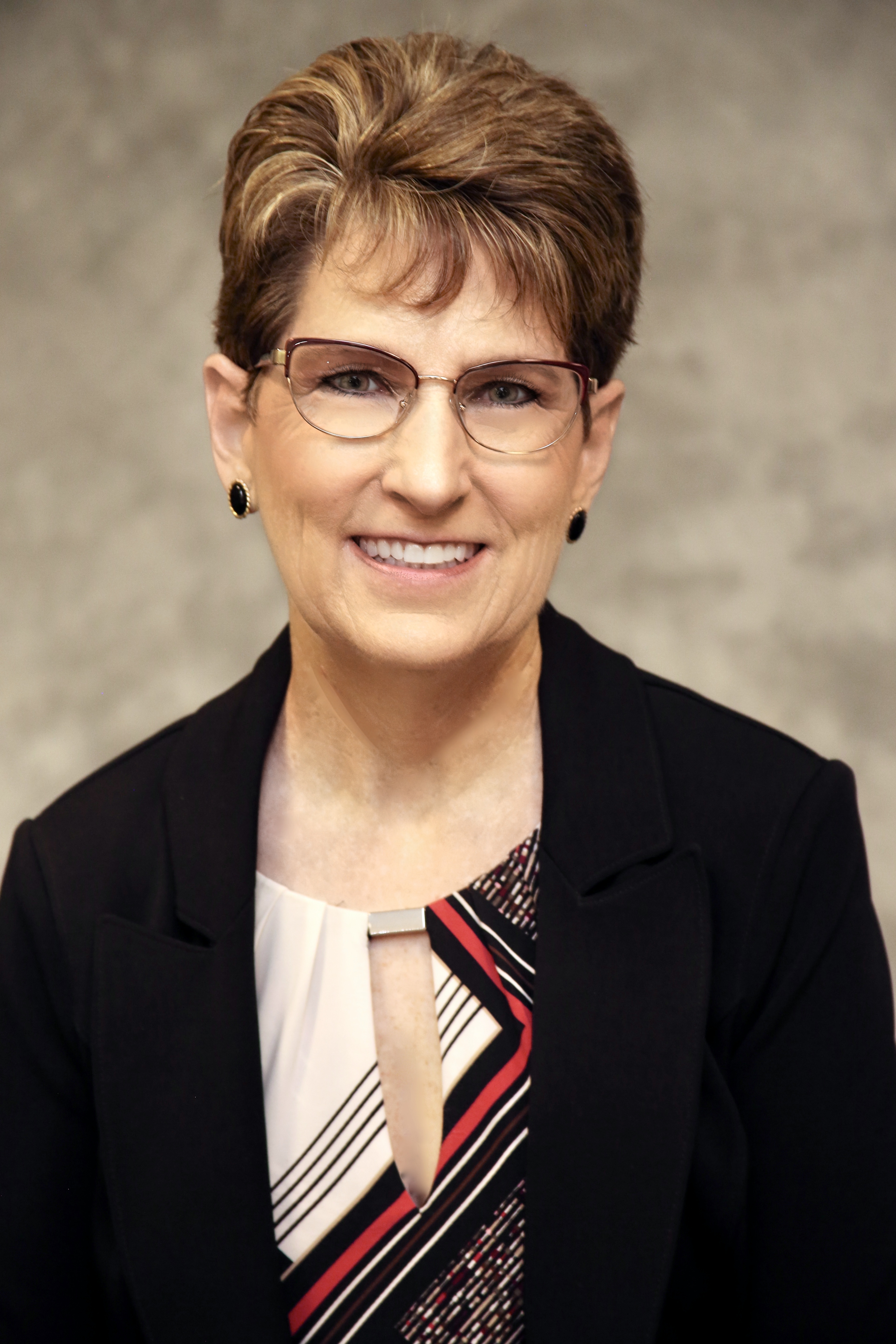 Head Shot of Linda Lindsey, Senior Director of Internal Audit