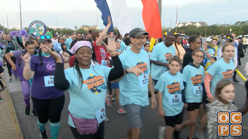 A group of people cheer as they start the run