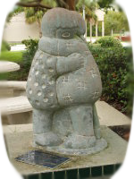 Statue show two stone children hugging Statue show two stone children hugging