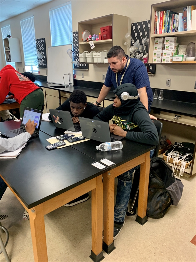 Students Collaborating in 3DE