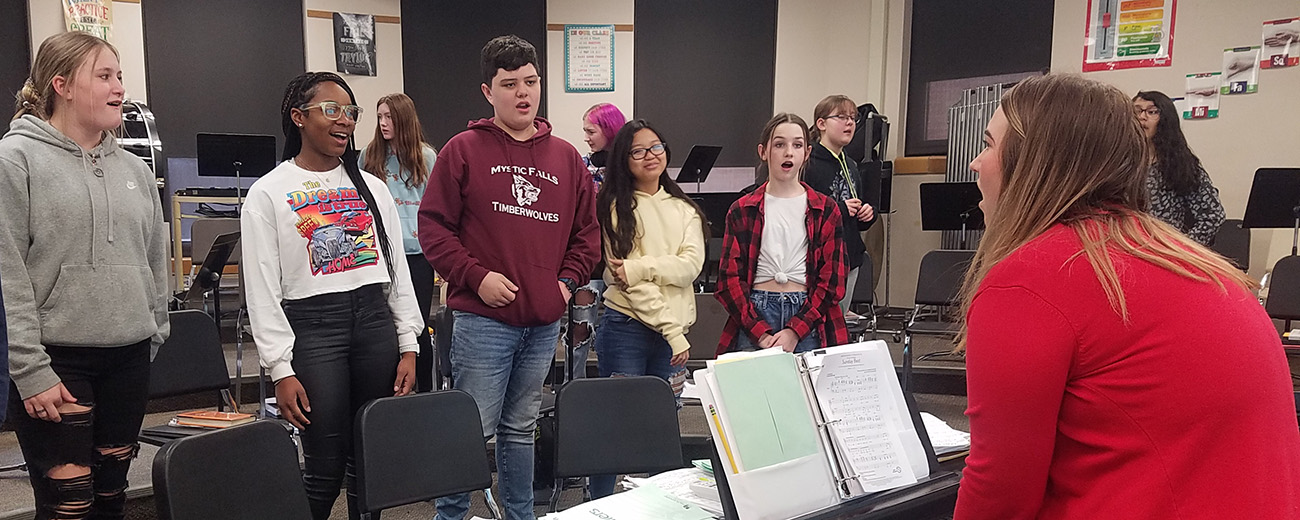 students in vocal music class