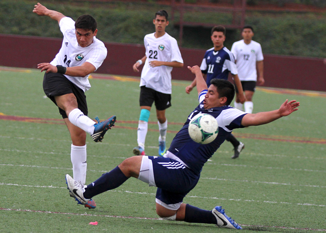 This is the image for the news article titled SOCCER: Memorial, Pasadena Boys Survive Playoff Openers