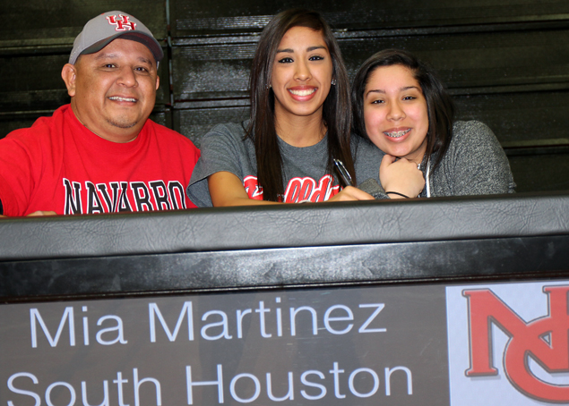 This is the image for the news article titled SIGNING DAY: UH, SMU Among College Picks of Pasadena ISD Athletes